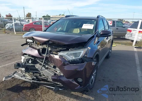 2018 Toyota Rav4 Xle z USA, uszkodzony, nr VIN 2T3WFREV6JW458012